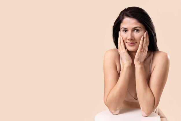 Retrato de mujer hermosa con vitiligo