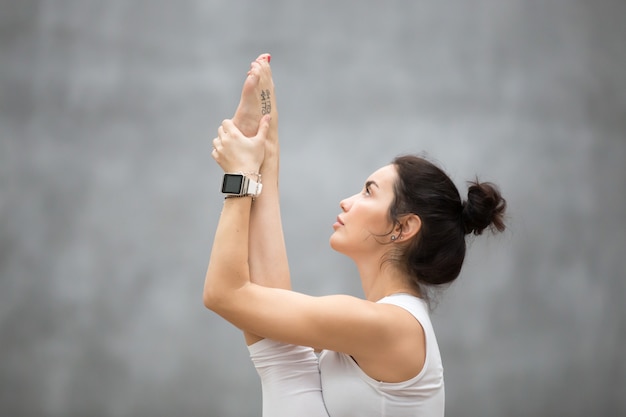 Retrato de mujer hermosa yoga