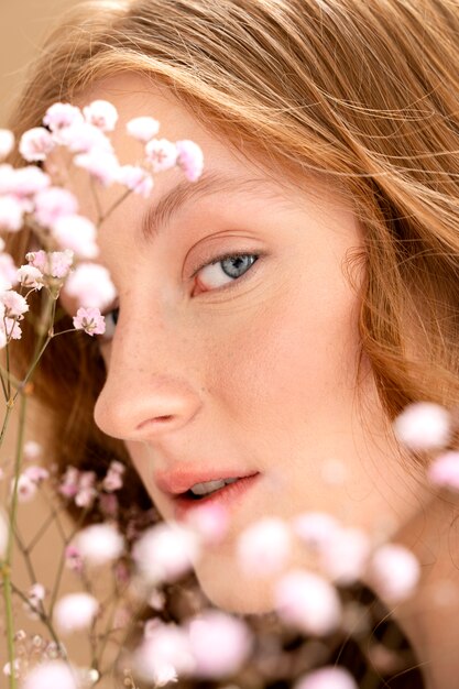 Foto gratuita retrato de mujer joven belleza