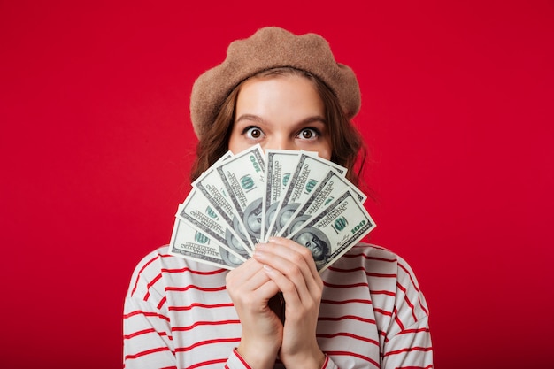 Retrato de una mujer joven con boina