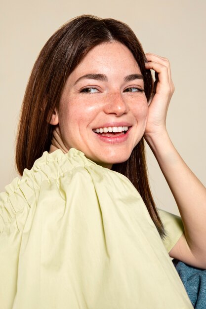 Retrato de mujer joven de cerca