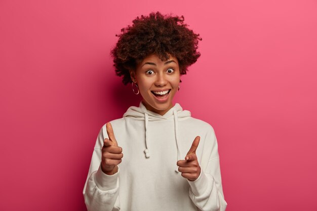 Retrato de mujer joven hermosa de cerca