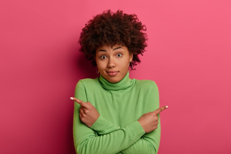 Foto gratuito retrato de una mujer joven y hermosa gesticulando