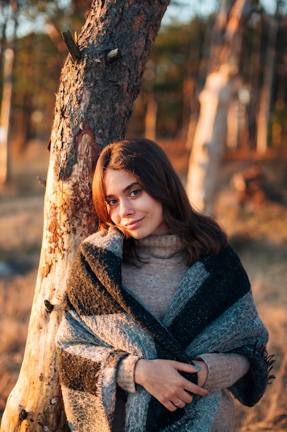 Retrato de mujer joven hermosa