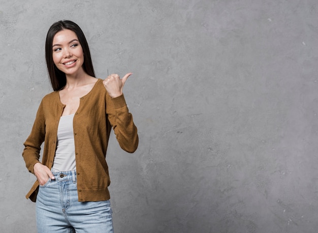 Retrato de mujer joven hermosa