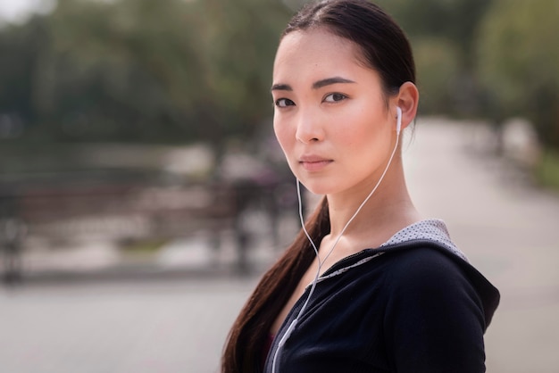 Retrato de mujer joven hermosa