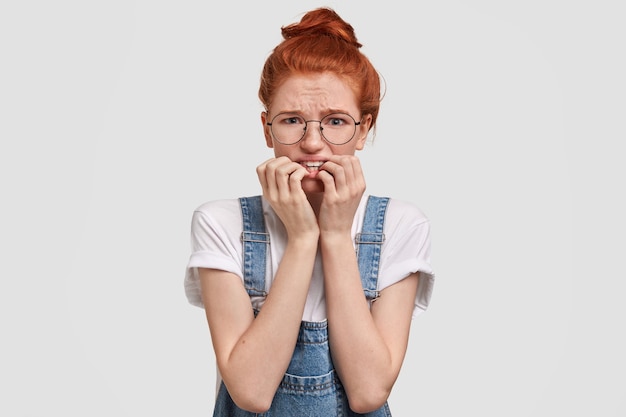 Retrato de mujer joven jengibre