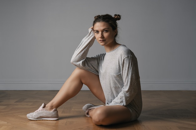 Retrato de mujer joven maravillosa