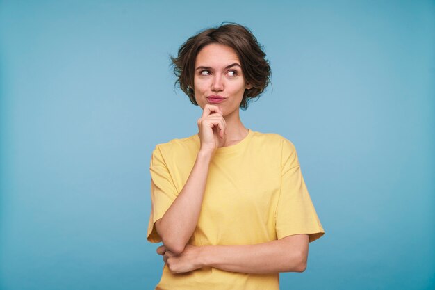 Retrato, de, un, mujer joven, mirar, travieso