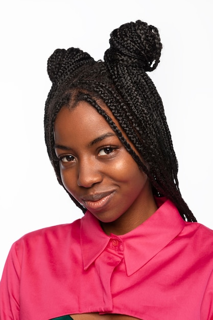 Retrato, de, mujer joven, sonriente, aislado