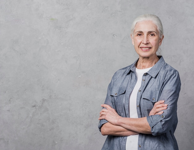 Retrato de mujer madura sonriendo