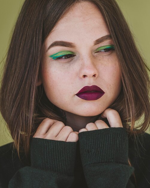 Retrato de mujer con maquillaje