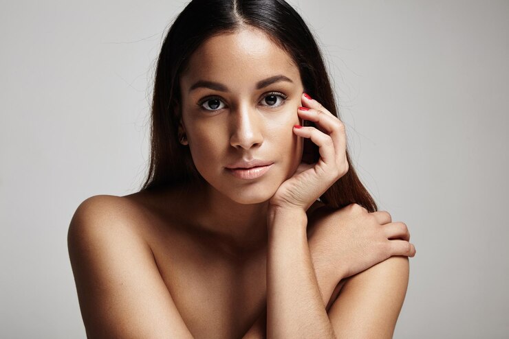Foto gratuito retrato de mujer mirando a la cámara