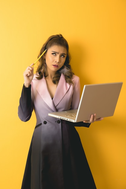 Retrato de mujer de negocios