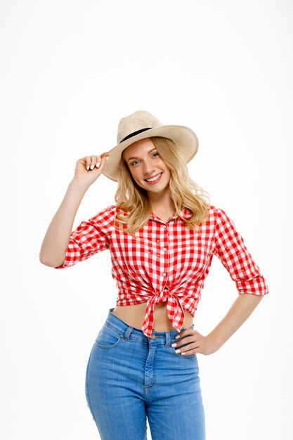 Retrato de mujer de país sonriendo en blanco.