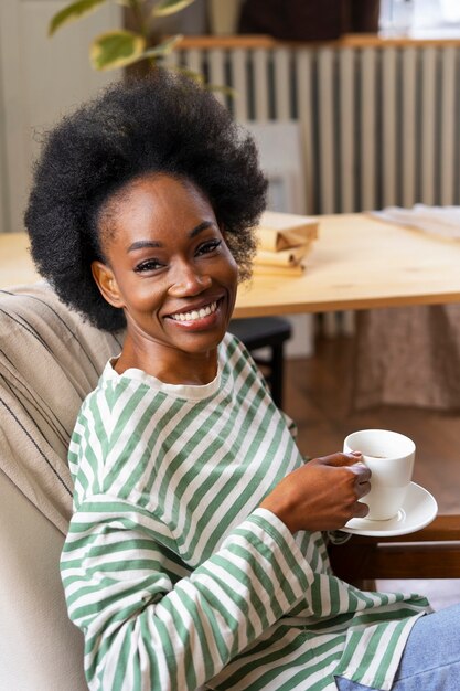 retrato, de, mujer, con, pelo afro