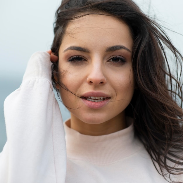 Retrato de mujer en la playa