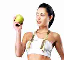 Foto gratuita retrato de una mujer sana con manzana y botella de agua.