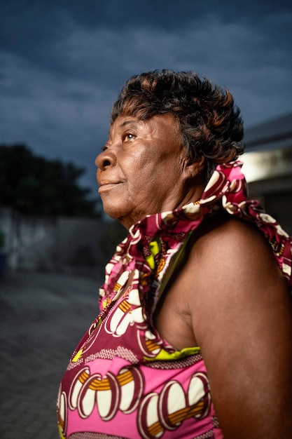 Retrato de mujer senior africana