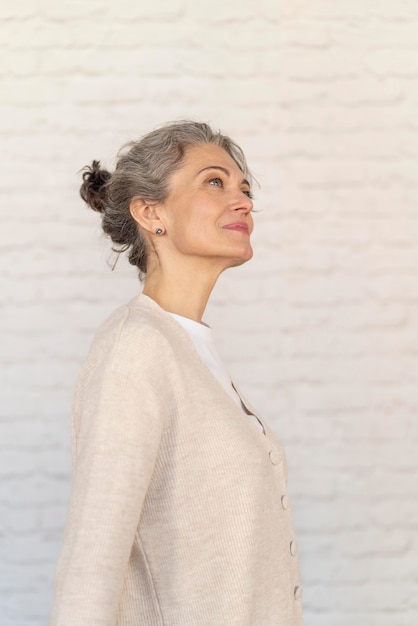 Retrato, mujer, sonriente