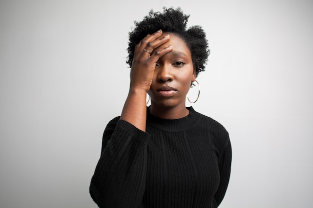 Foto gratuita retrato de mujer de tiro medio