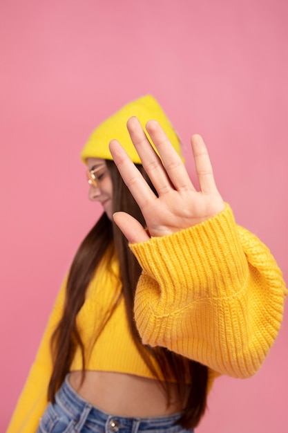 Foto gratuita retrato de niña adolescente de cerca