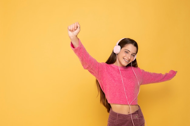 Foto gratuita retrato de niña adolescente de cerca