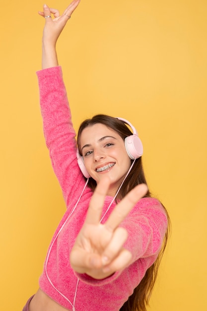 Foto gratuita retrato de niña adolescente de cerca