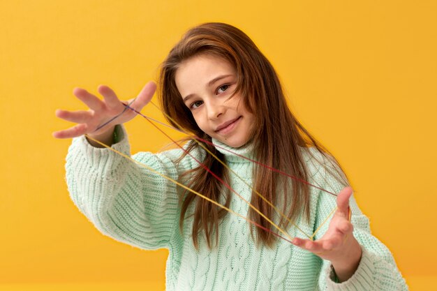 Retrato de niña con bandas elásticas