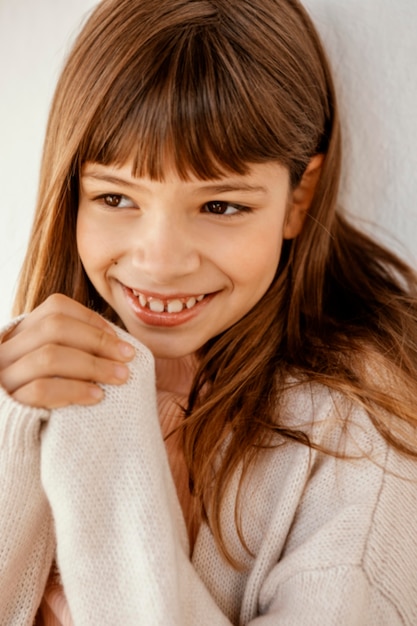 Foto gratuita retrato de niña bonita