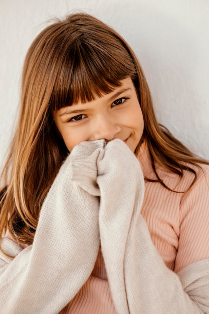 Foto gratuita retrato de niña bonita