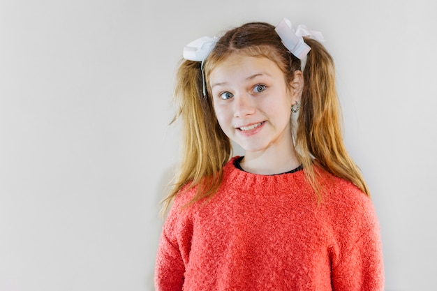 Retrato de una niña feliz