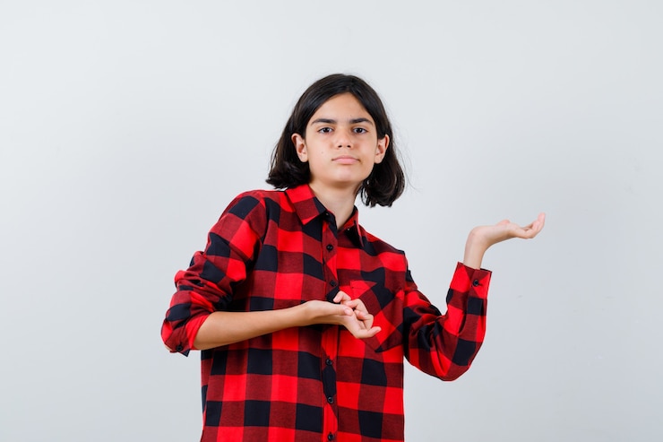 Foto gratuito retrato de una niña hermosa