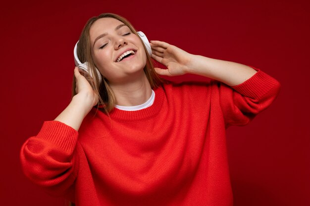 Retrato, de, un, niña joven, escuchar música