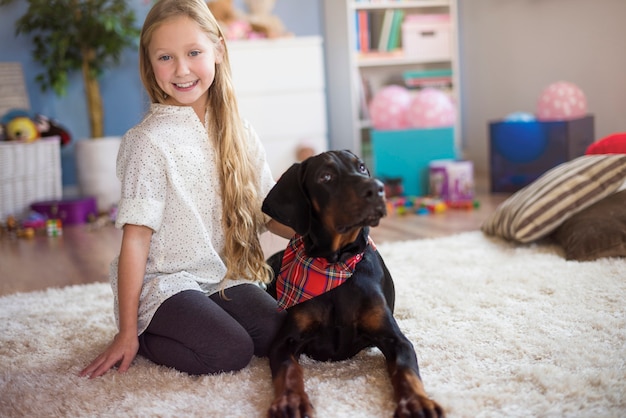 Foto gratuita retrato de una niña y su mejor amiga