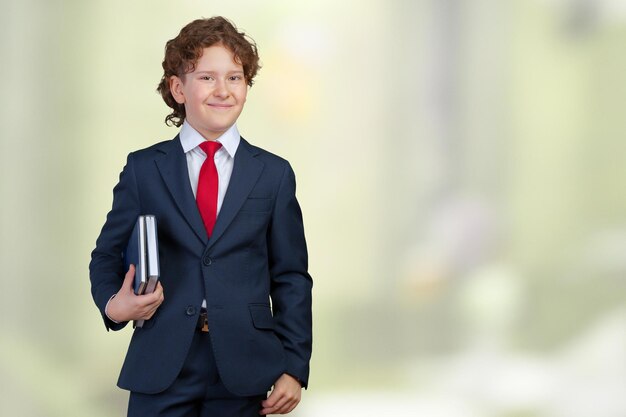 Retrato, de, un, niño, hombre de negocios