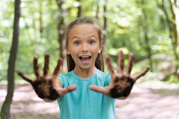 Retrato de niño en la naturaleza