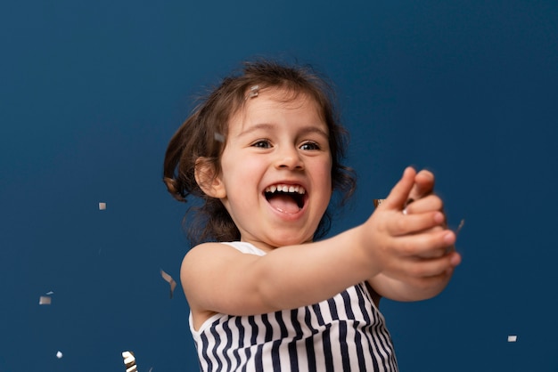 Retrato de niño sonriente