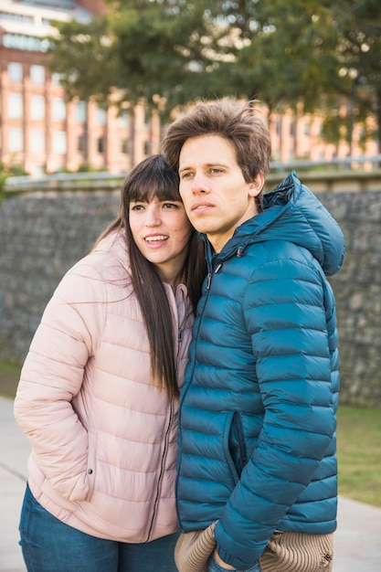 Foto gratuita retrato de una pareja amorosa feliz