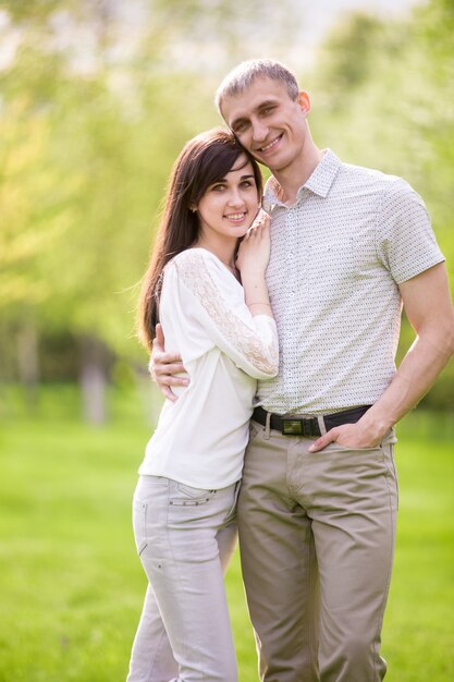 Retrato de pareja feliz