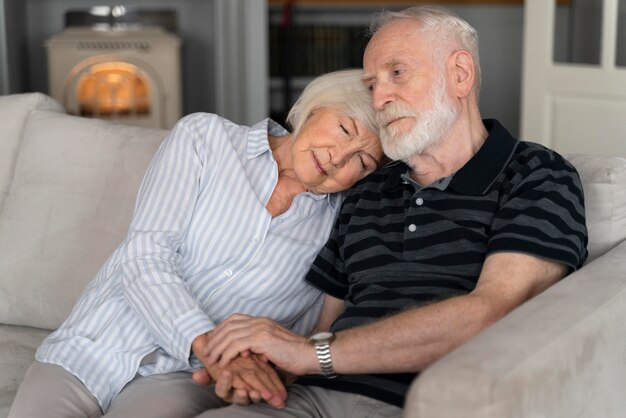 Retrato de pareja senior con alzeihmer