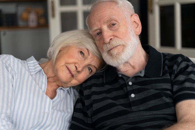 Foto gratuita retrato de pareja senior con alzeihmer