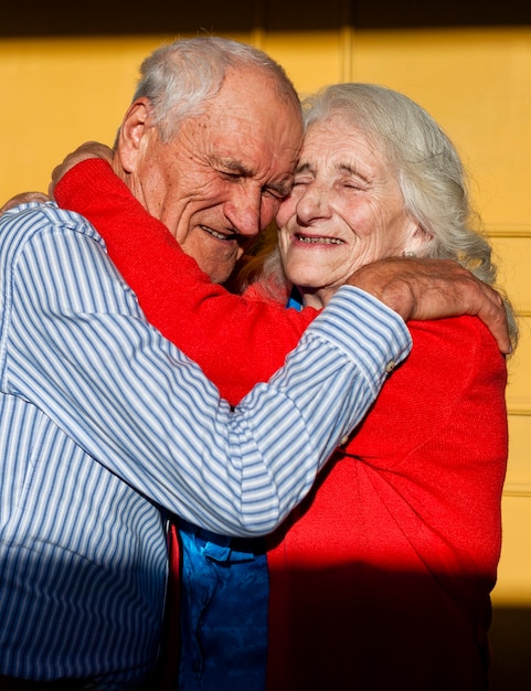 Foto gratuita retrato de pareja senior en el amor