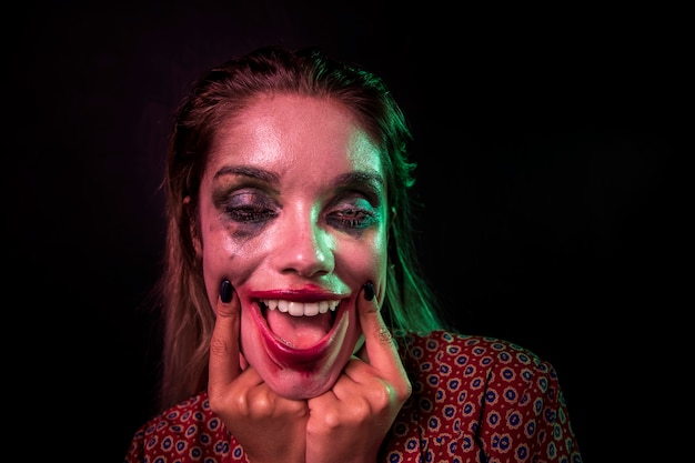 Foto gratuita retrato de un personaje de terror de payaso maquillaje