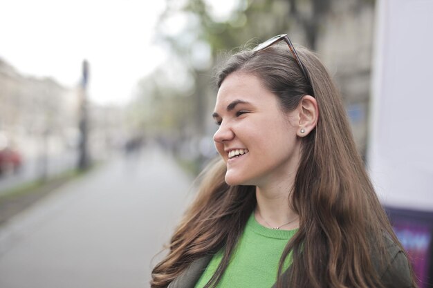 retrato, de, reír, mujer joven