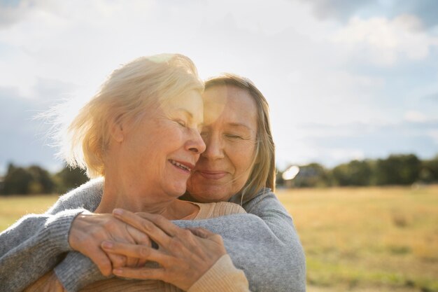 retrato, de, romántico, anciano, pareja lesbiana