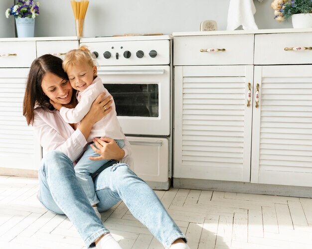 Retrato, de, sonriente, madre e hija