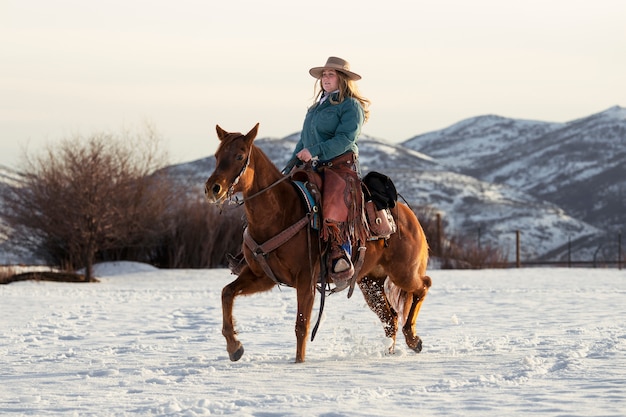 retrato, de, vaquera, en, un, caballo