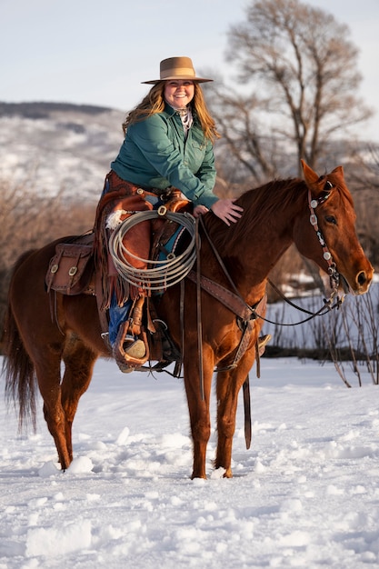 retrato, de, vaquera, en, un, caballo