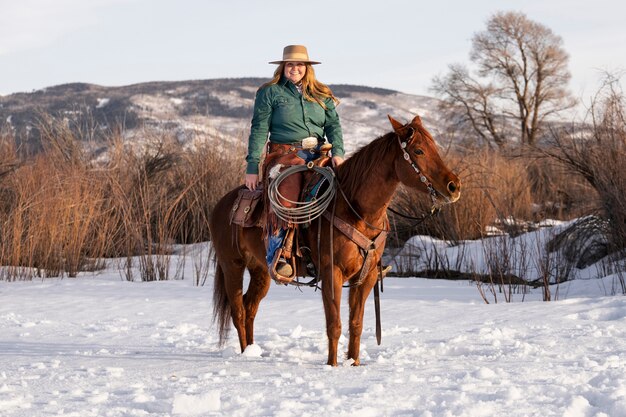 retrato, de, vaquera, en, un, caballo